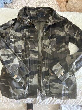 Love Tree Camouflage Utility Jacket - Green/Black